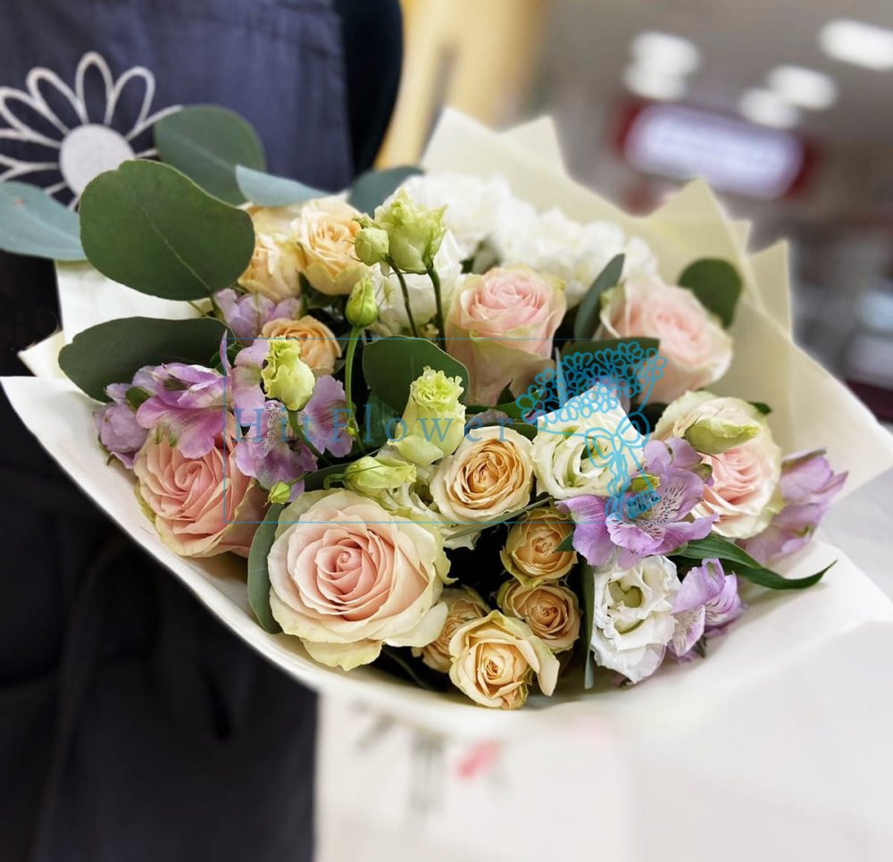 Букет цветов Воздушная меренга Букет цветов из: Лизиантусы, Альстромерии и Розы